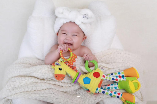 代怀选性别包生男孩宝宝头上有白色的小点